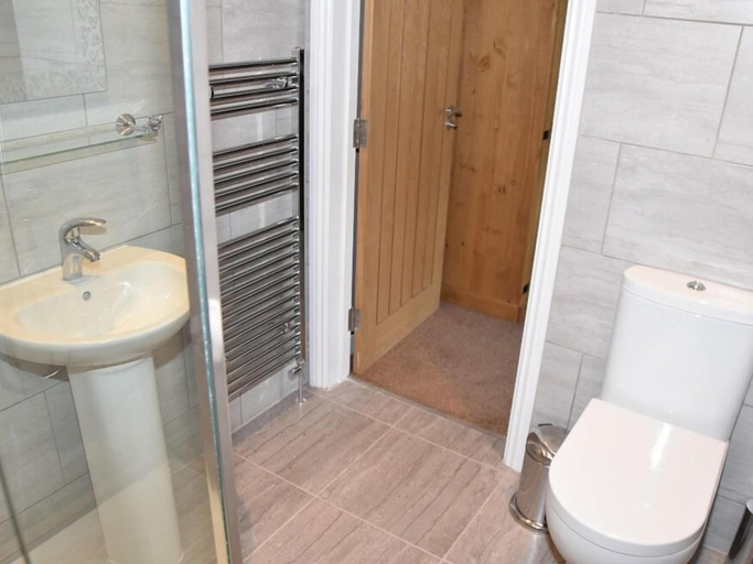 Bathroom 3, The Red Lion, Ceredigion