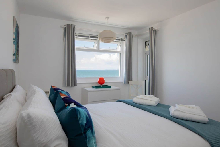 Bedroom 5, Beachfront Apartment With Panoramic Sea Views, West Sussex