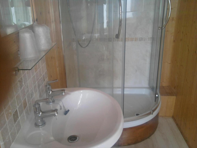 Bathroom, Trevelyan, Douglas