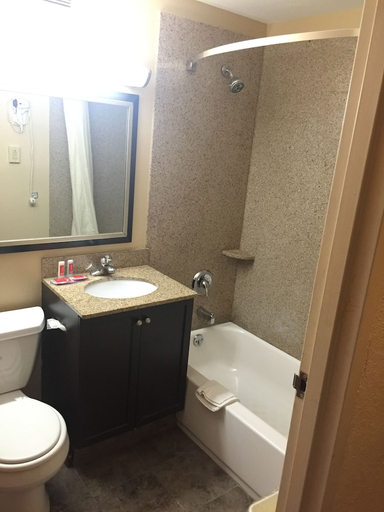 Bathroom 3, Quality Inn Near Pimlico Racetrack, Baltimore