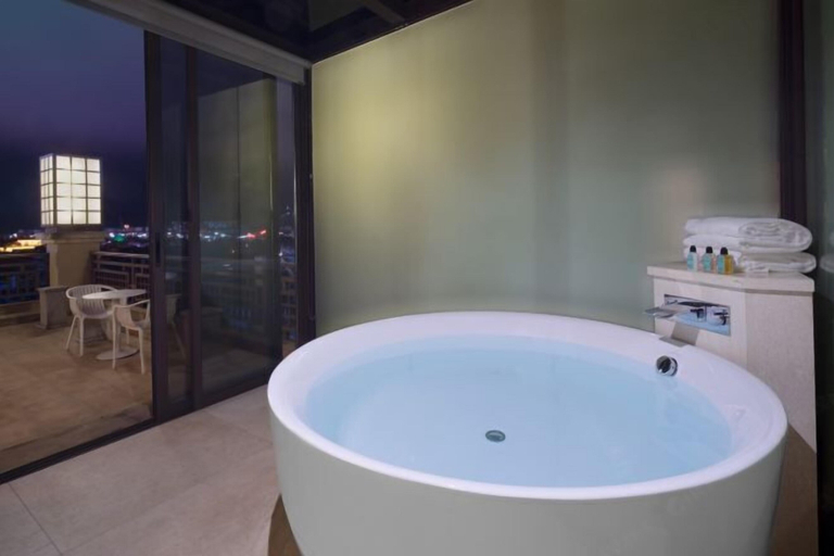 Bathroom 4, JP Hyllis Hotel, Chuxiong Yi