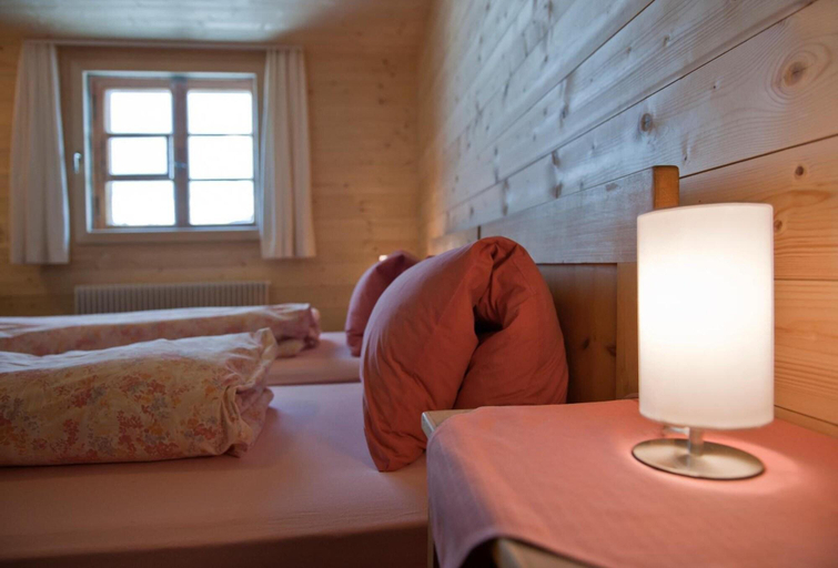 Bedroom 3, Hotel Restaurant Capricorns, Hinterrhein