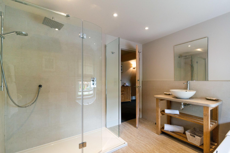 Bathroom 4, Derby Arms, Lancashire