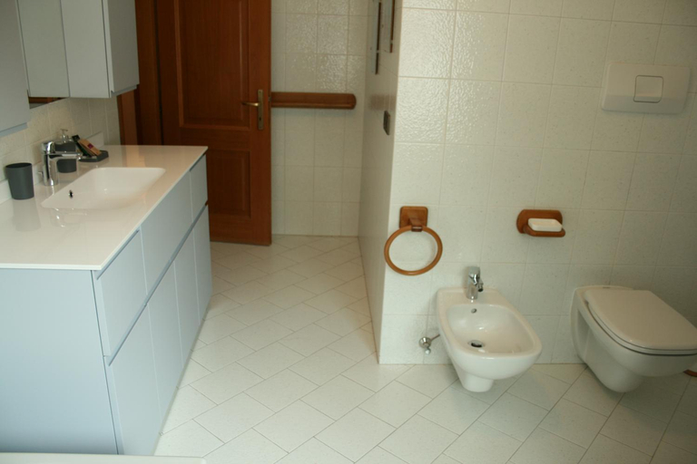 Bathroom 5, le stanze di Saraswati, Bolzano