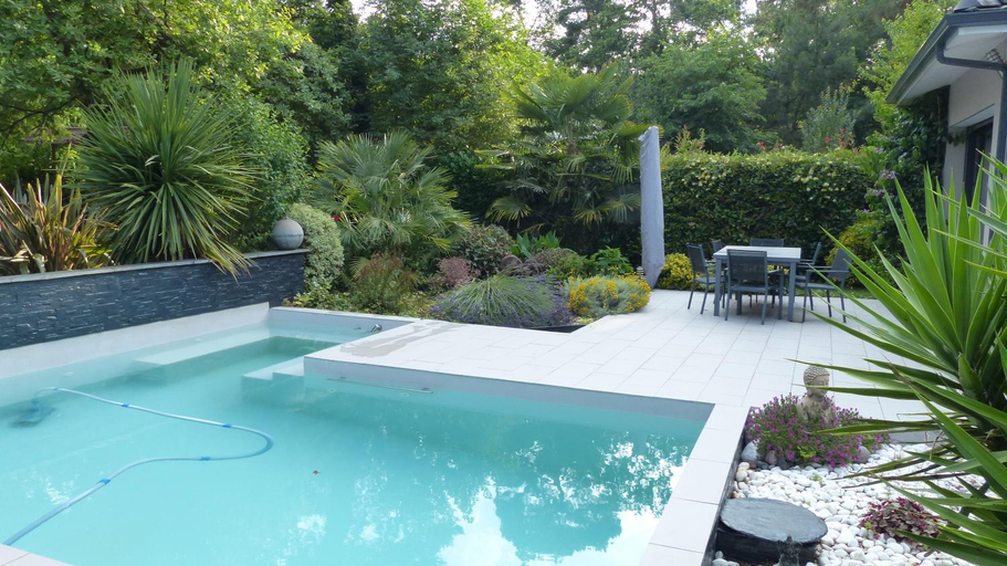 Sport & Beauty 2, Villa standing piscine privee en ecrin de verdure, Gironde