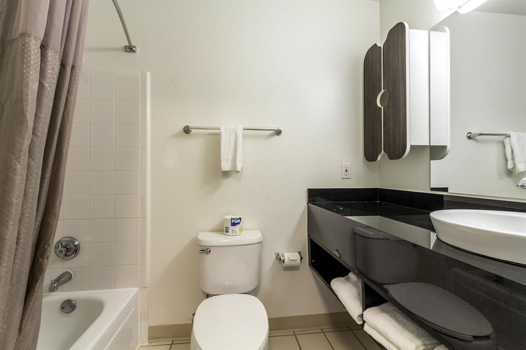 Bathroom, Studio6 Dallas, TX - Northwest, Dallas
