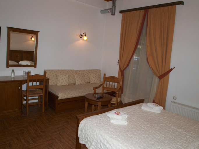 Room 5, Heliodora Comfort Triple Room 2, Thessaly