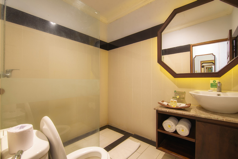 Bathroom 16