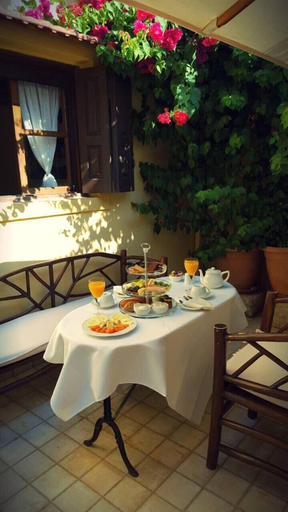 Food & Drinks