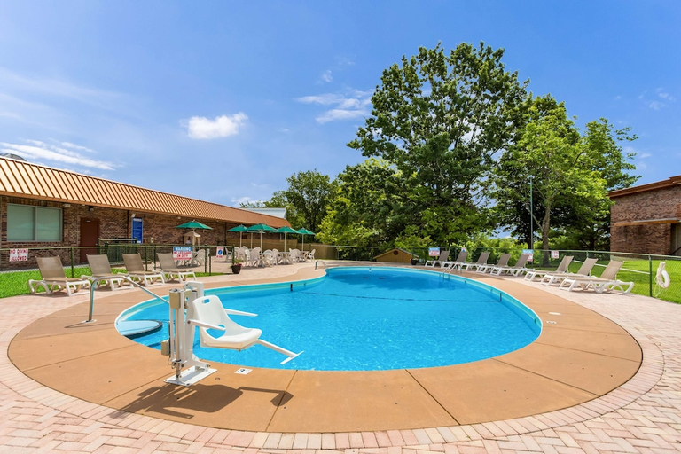 Sport & Beauty 5, Red Lion Inn & Suites Branson, Taney