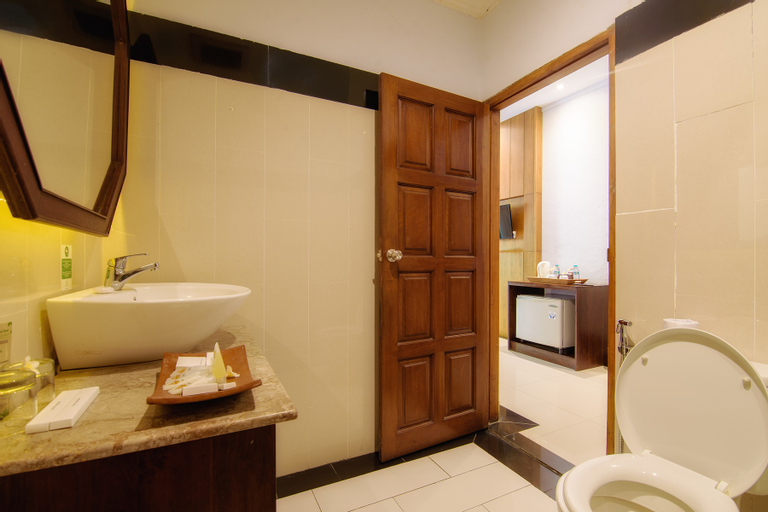 Bathroom 18