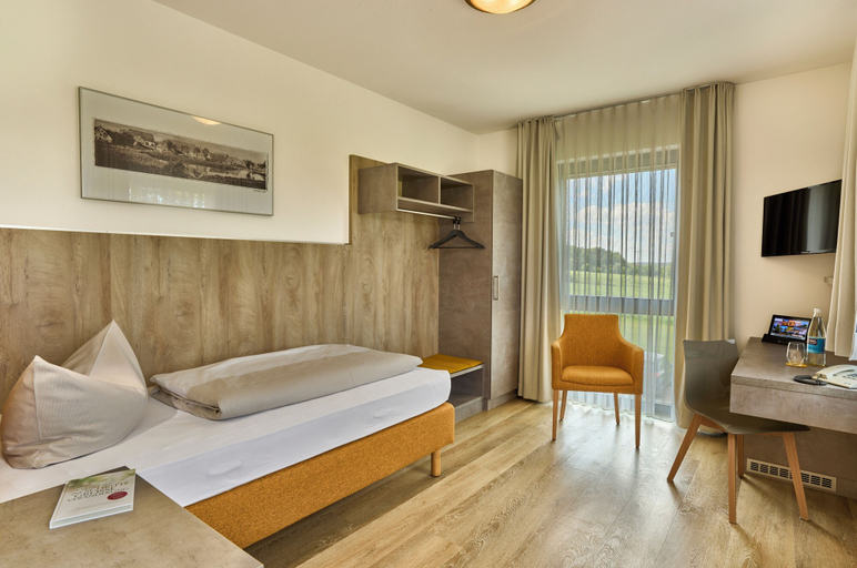 Bedroom 4, Landhotel Seerose, Fürth