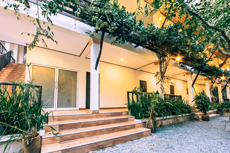 Exterior & Views 29