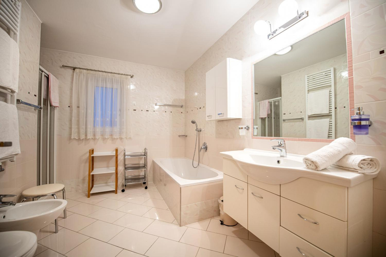 Bathroom 3, Apartment Carolina, Bolzano