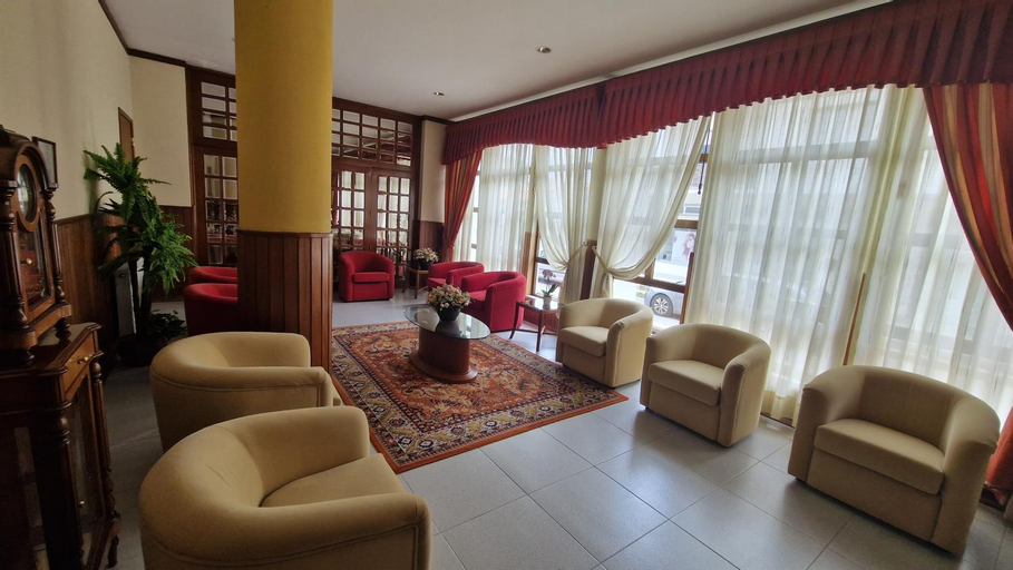 Others 5, Hotel Peninsular, Leiria