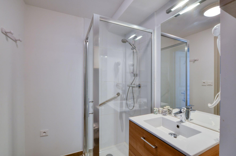 Bathroom 4, Evancy Etoile des Dunes, Nord