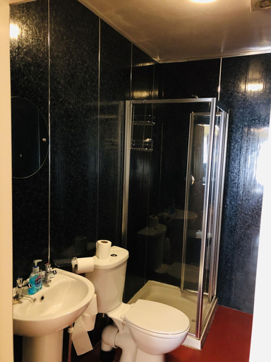 Bathroom 4, Castle Lodge Guest House, Sefton