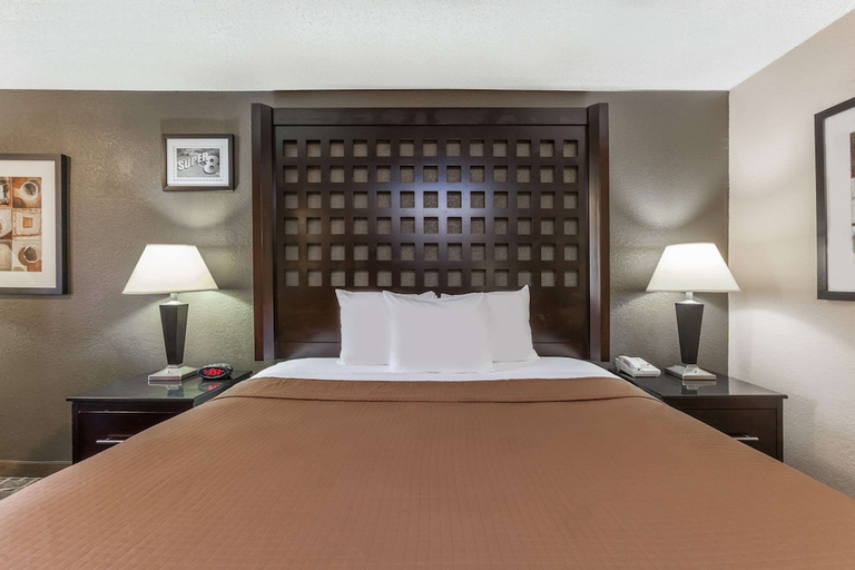 Bedroom 2, Super 8 by Wyndham Atoka, Atoka
