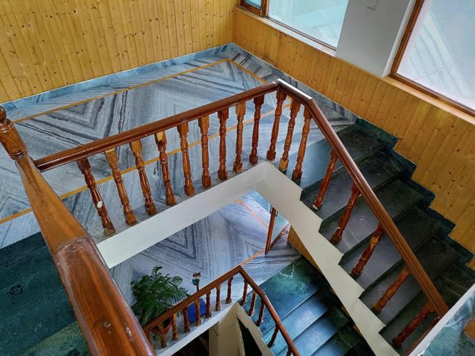 Public Area 3, Hotel Mountain Face by Snow City Hotels, Kullu