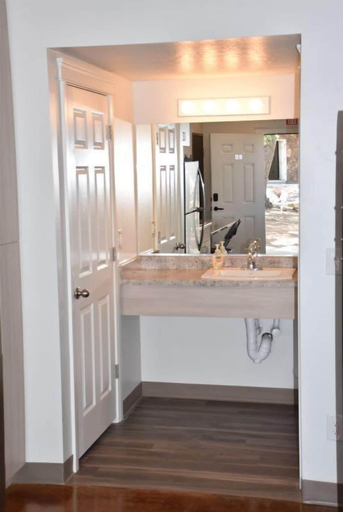 Bathroom 3, Zion's Camp and Cottages, Washington