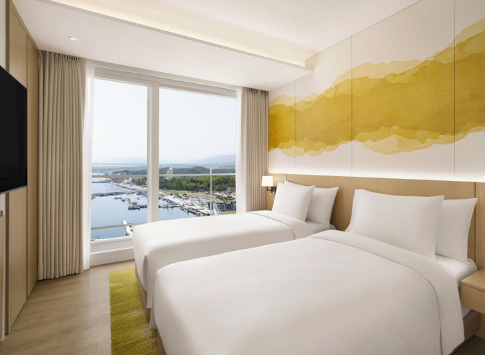 Bedroom 2, Cassia Sokcho