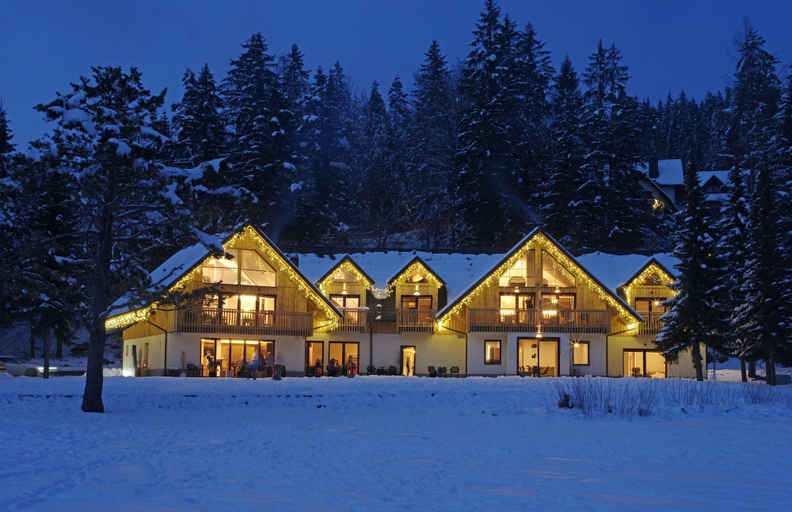 Exterior & Views