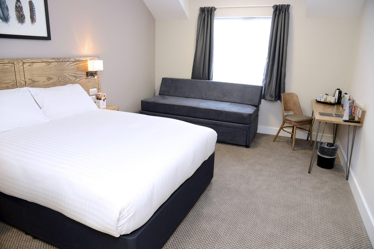 Bedroom 2, Waterloo Cross by Marstons Inns, Devon