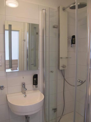 Bathroom 3, Landgasthof Loewen, Tübingen