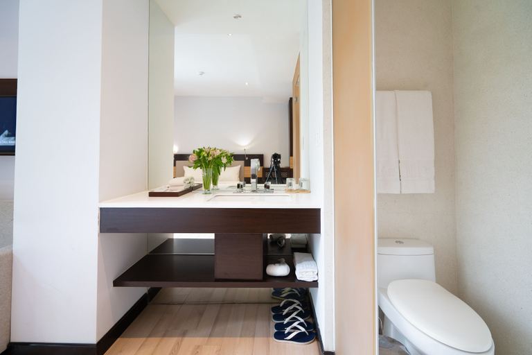 Bathroom 3, Dana Pearl Hotel, Da Nang