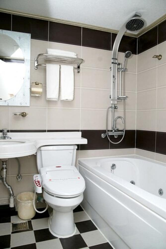 Bathroom 3, Chuncheon Bears Hotel, Chuncheon