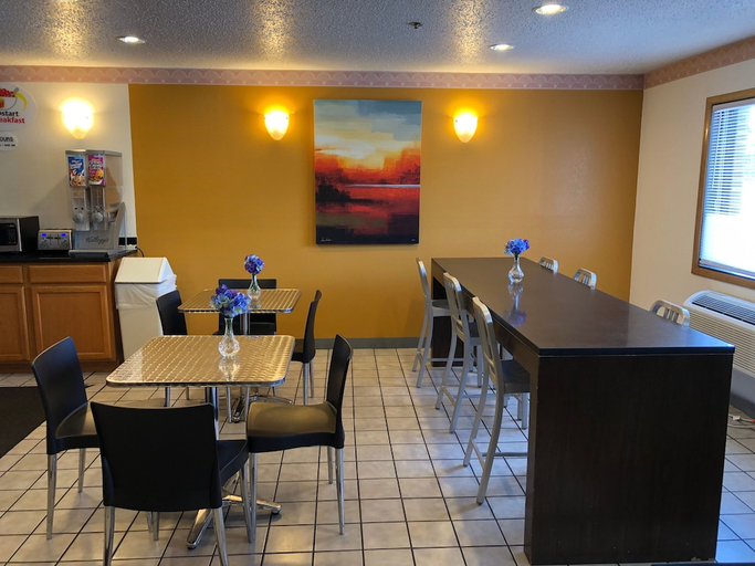 Food & Drinks 4, Super 8 by Wyndham Front Royal, Warren