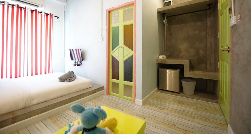 Bedroom 2, De Sea Almond Hotel Chumphon, Muang Chumphon