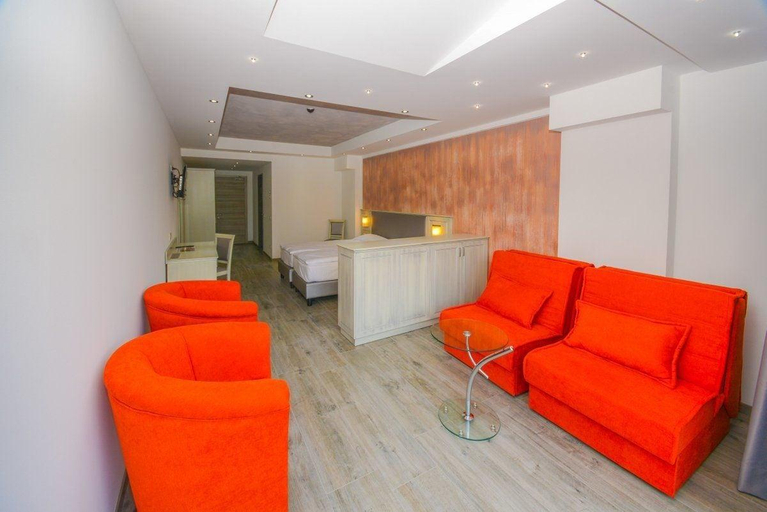 Bedroom 3, Garda Suite Hotel, Brescia