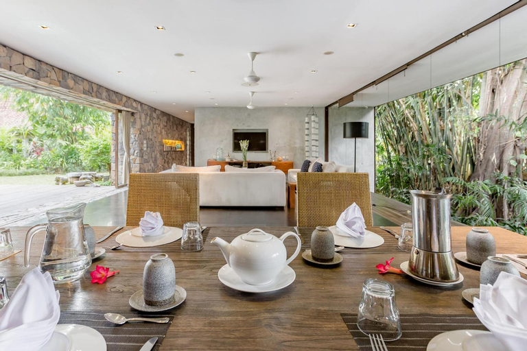Food & Drinks 4, Wahyu wonderful 4Bd villa with huge garden and 2 pools, Denpasar