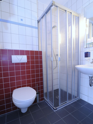 Bathroom, Sporthotel Borussia Düsseldorf, Düsseldorf