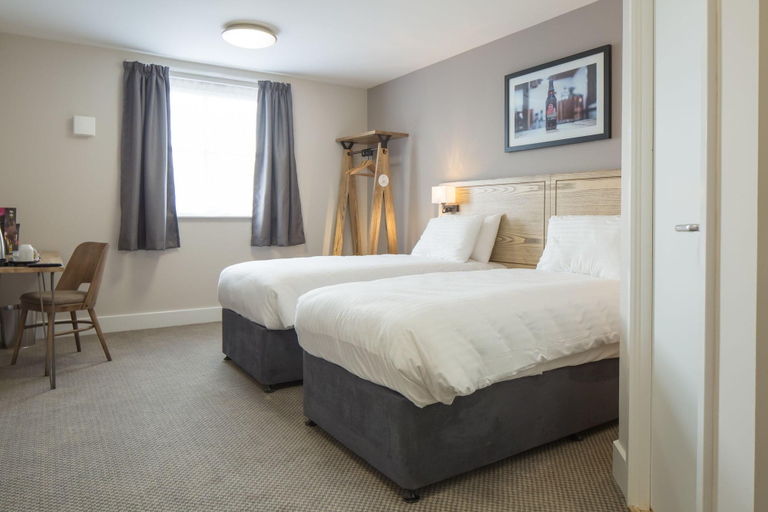 Bedroom 2, Waterloo Cross by Marstons Inns, Devon