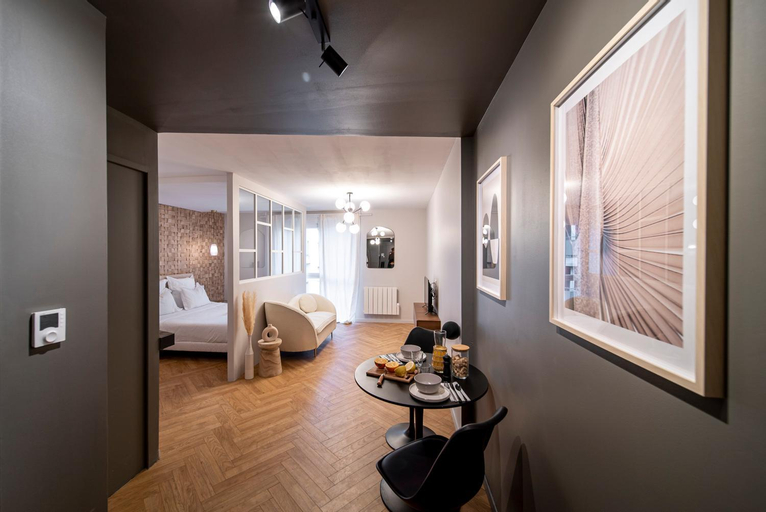 Others 3, Suite Georgia, Rhône