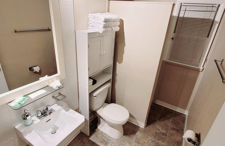 Bathroom 4, Lido Motel, East Kootenay