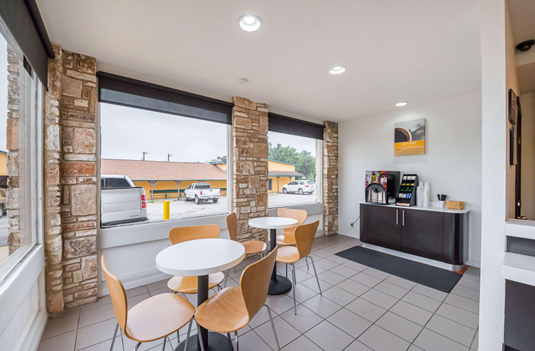 Public Area 2, Motel 6 Boerne, TX, Kendall