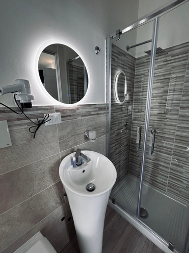 Bathroom 11