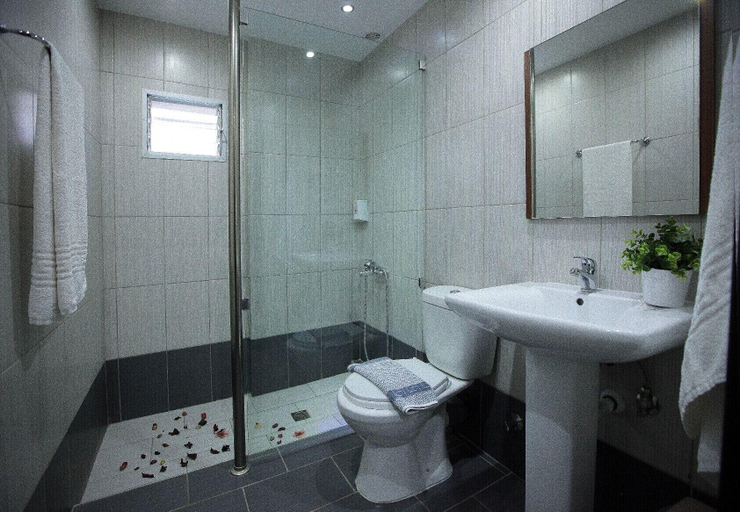 Bathroom 4, Hotel Epavli, Central Macedonia
