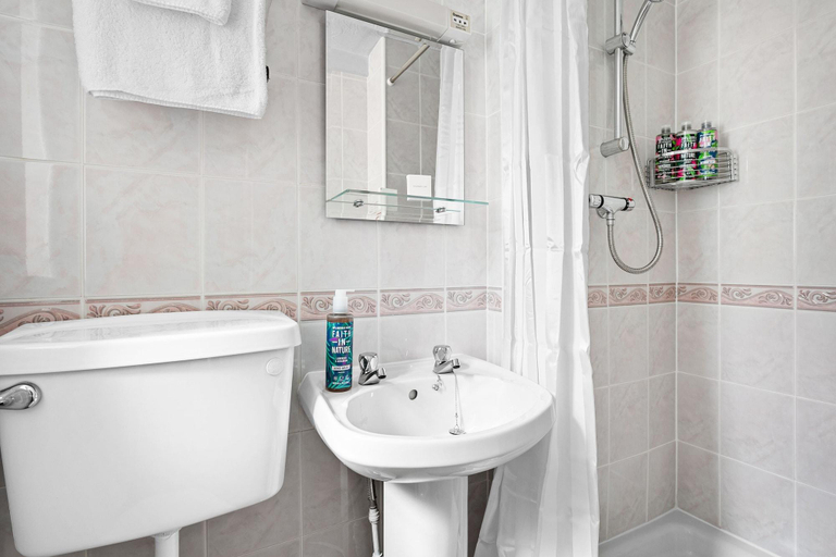 Bathroom 4, Kethla House, Torbay