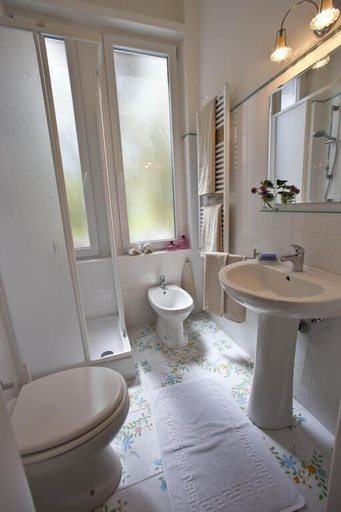 Bathroom, La Villa della Meda, Taranto