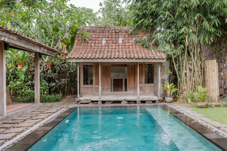 Sport & Beauty 2, Wahyu wonderful 4Bd villa with huge garden and 2 pools, Denpasar
