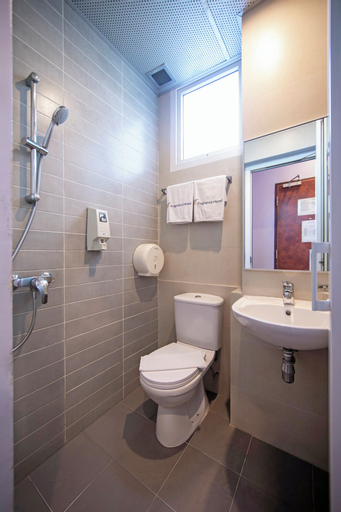 Bathroom 28