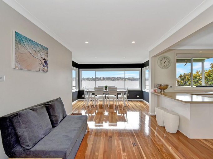 Others 5, Coal Point Absolute Waterfront, Lake Macquarie - West