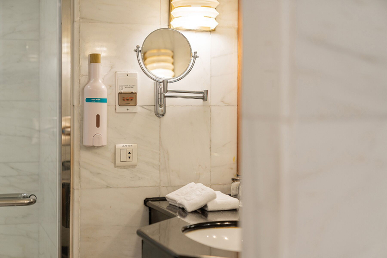 Bathroom 4, Hotel National, Taichung