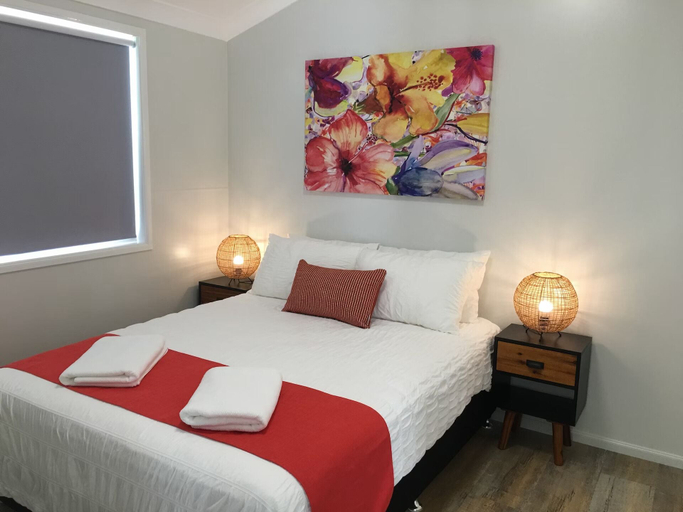 Bedroom 5, Longreach Apartments, Longreach