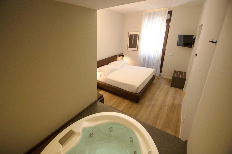 Bedroom 4, Palazzo Bellocchi - Suites & Apartments, Brindisi