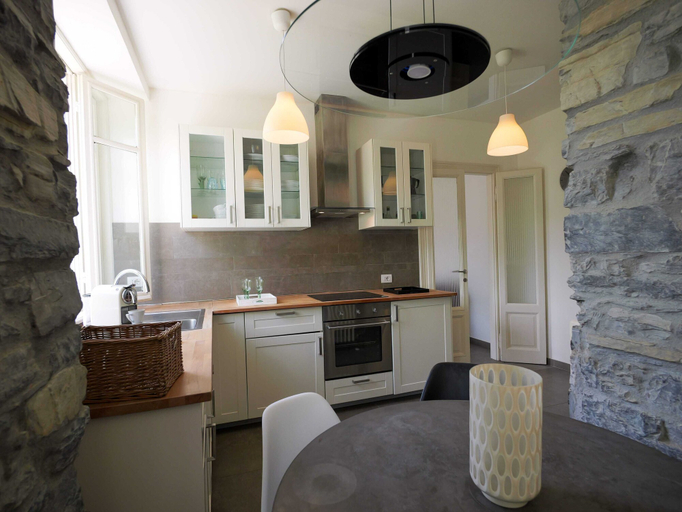Room 5, Pottery House, Como